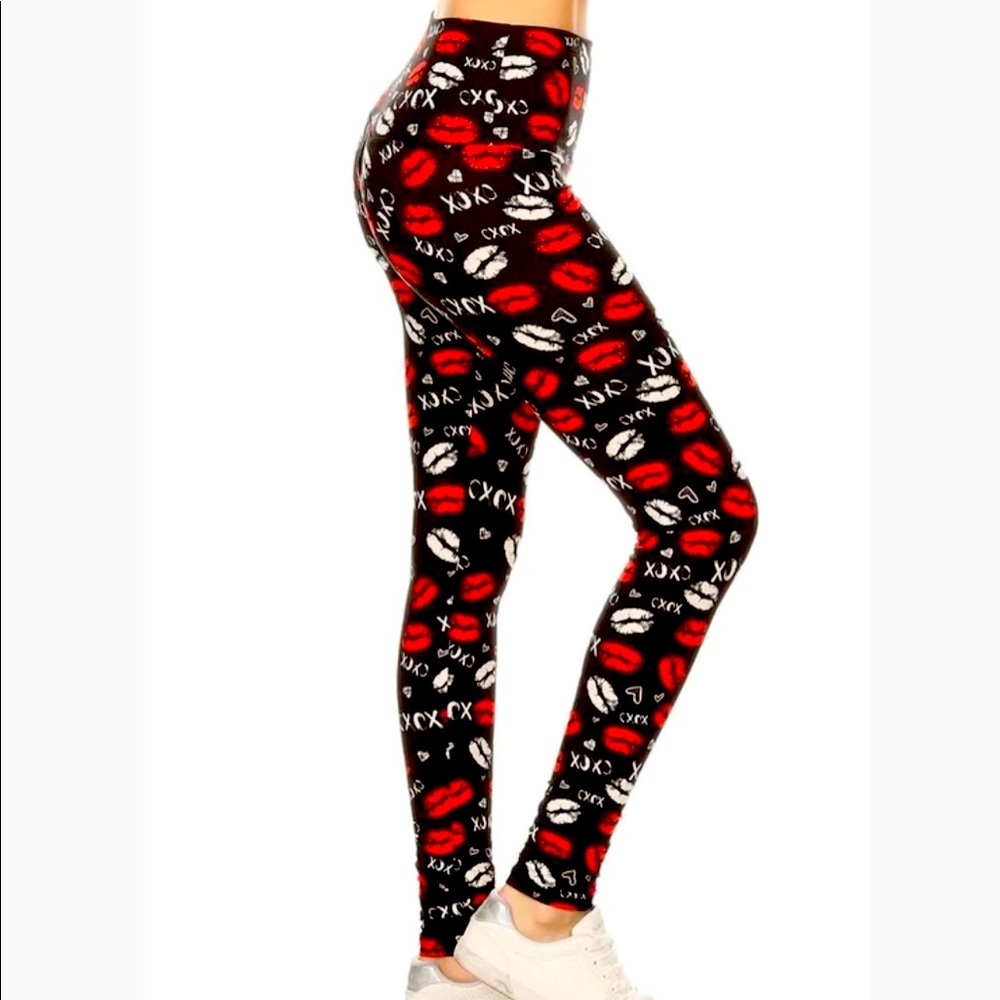 XOXO Leggings. High Waist